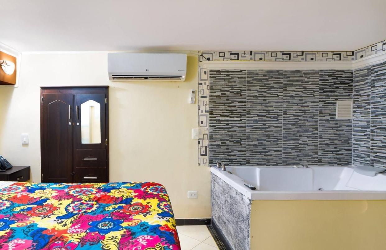 Apartamentos En El Poblado Медельин Экстерьер фото